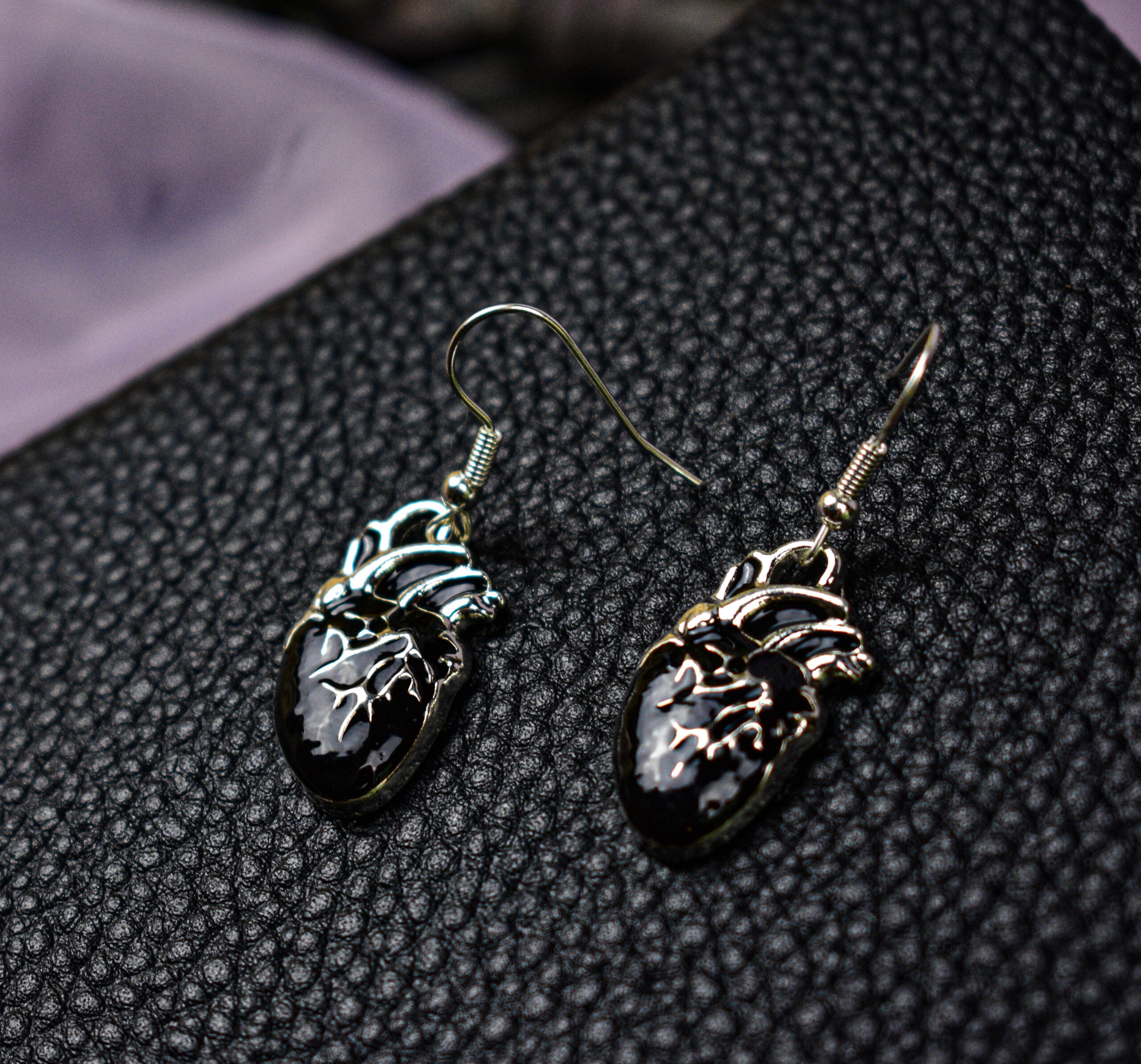 Realistic black anatomical heart earrings, Ravenoddity
