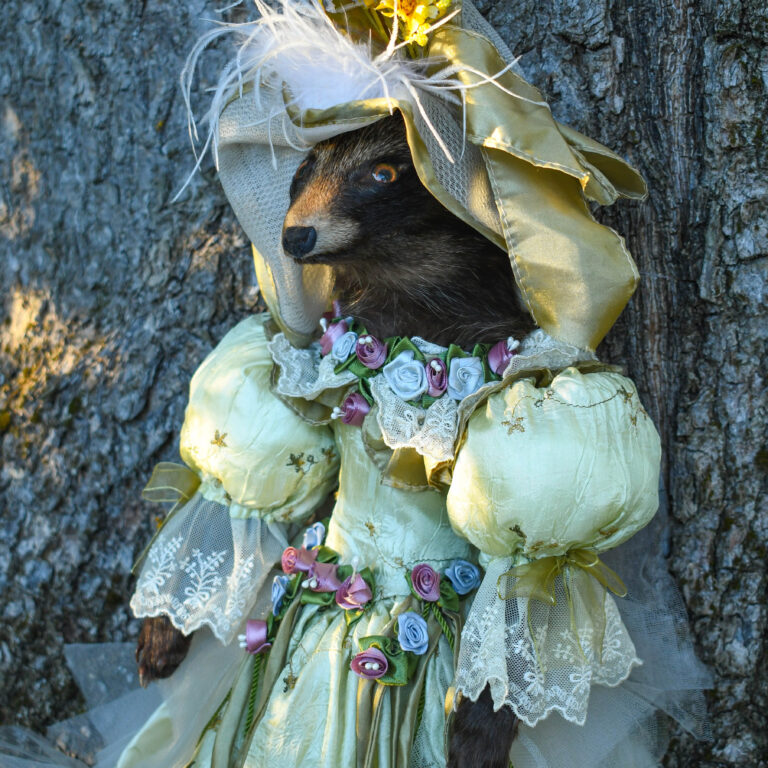 Ehtne topis kähriku pea ja käppadega viktoriaanlik nukk