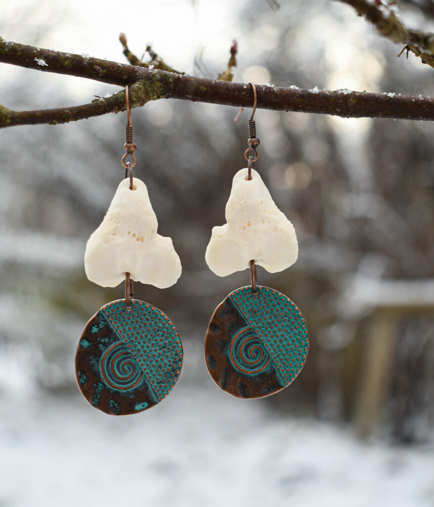 Rebase jalaluu ja keldi stiilis ripatsiga kõrvarõngad