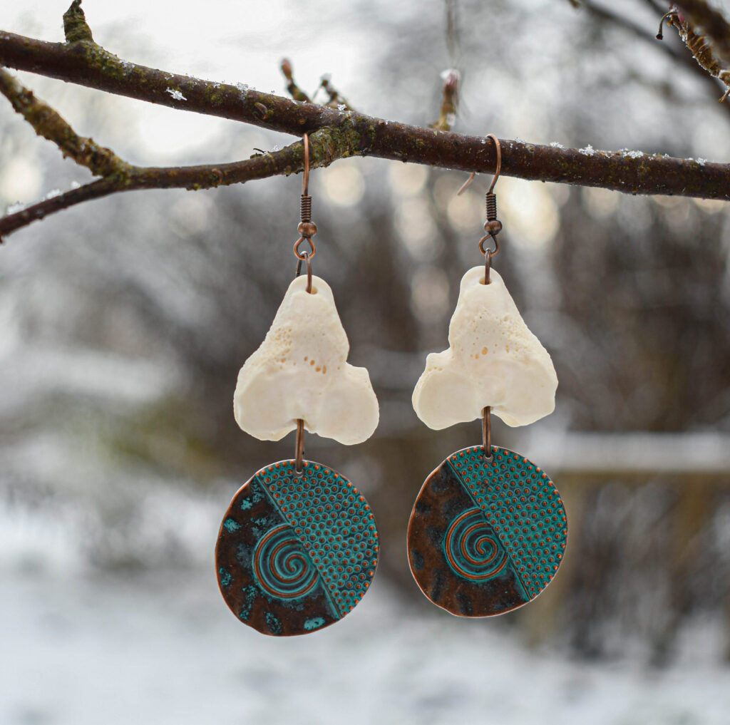 Rebase jalaluu ja keldi stiilis ripatsiga kõrvarõngad esi