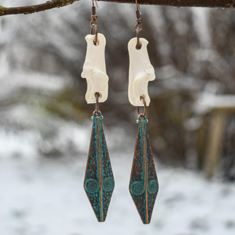 Rebase kannaluu ja kelti stiilis ripatsiga kõrvarõngad