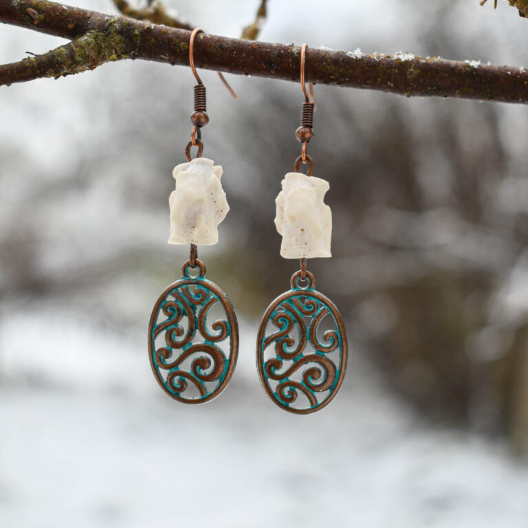 Rebase kiilluu ja mustriga ripats kõrvarõngad esi