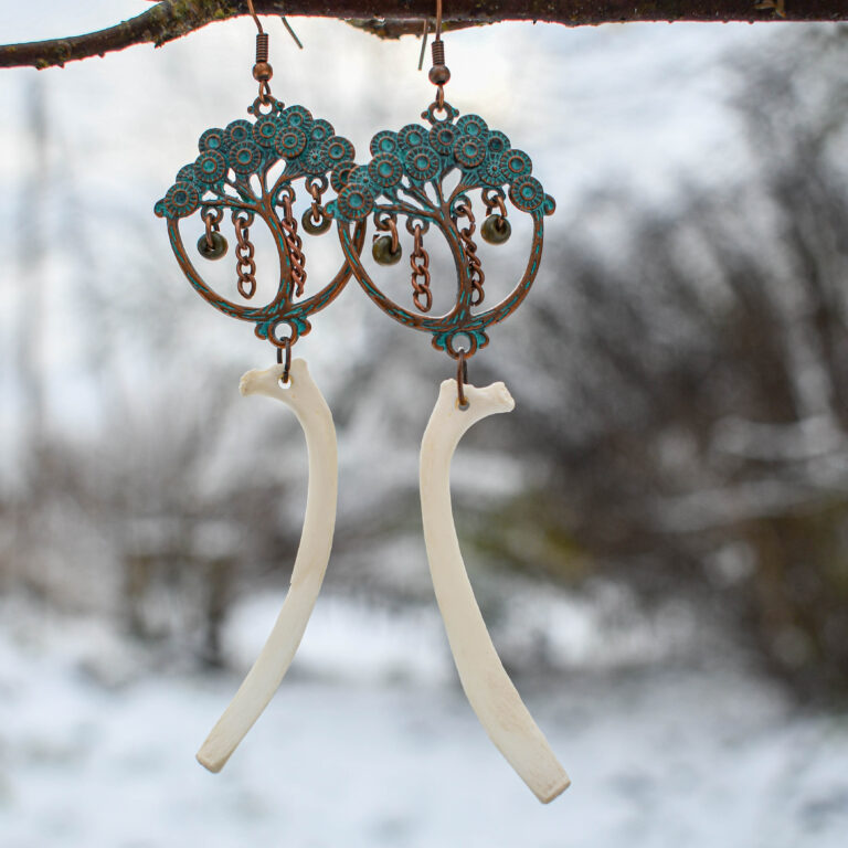 Rebase roideluu ja puu kujulise ripatsiga kõrvarõngad