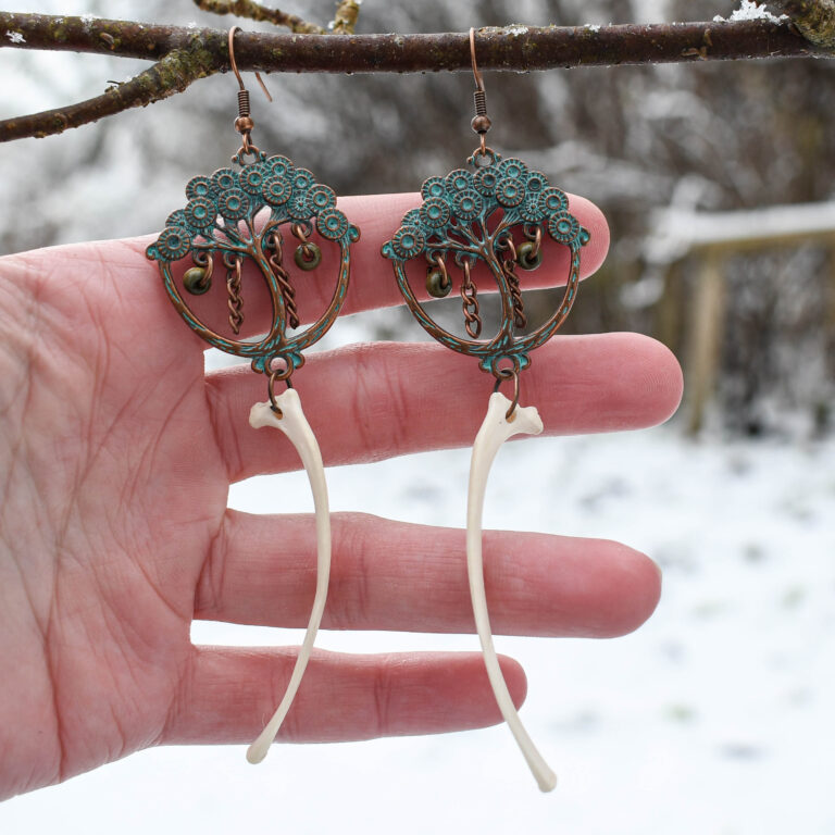 Rebase roideluu ja puu kujulise ripatsiga kõrvarõngad