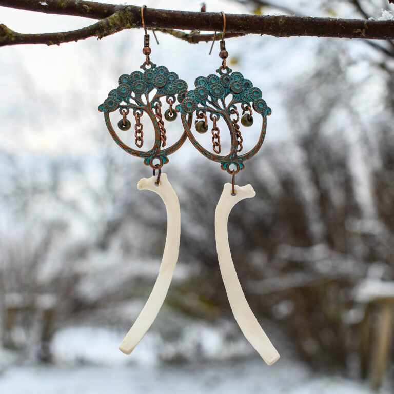 Rebase roideluu ja puu kujulise ripatsiga kõrvarõngad