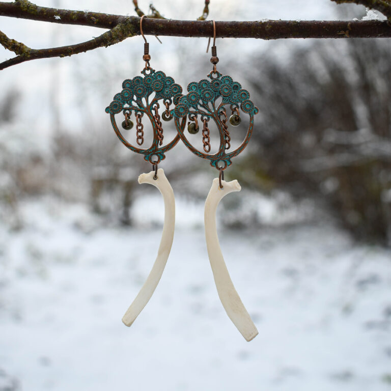 Rebase roideluu ja puu kujulise ripatsiga kõrvarõngad