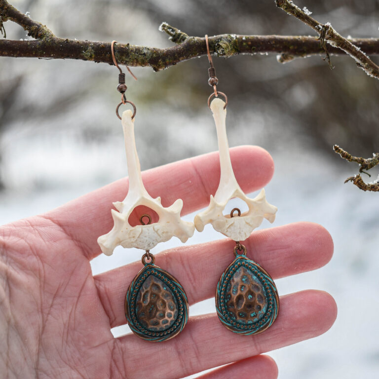 Rebase selgroolüli ja draakonimuna mustriga ripats kõrvarõngad