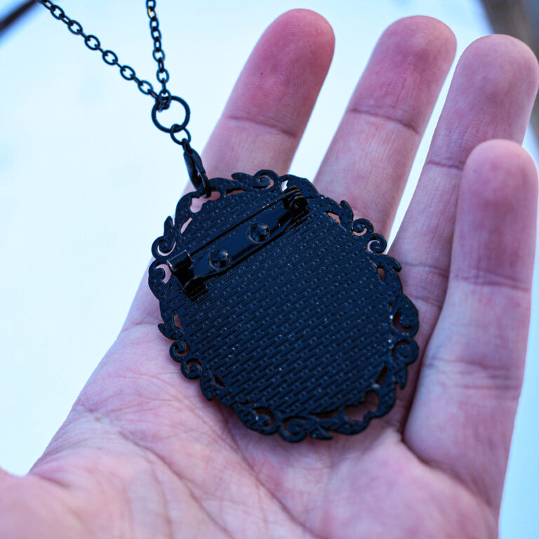 Hiie luudest lill kaelakee