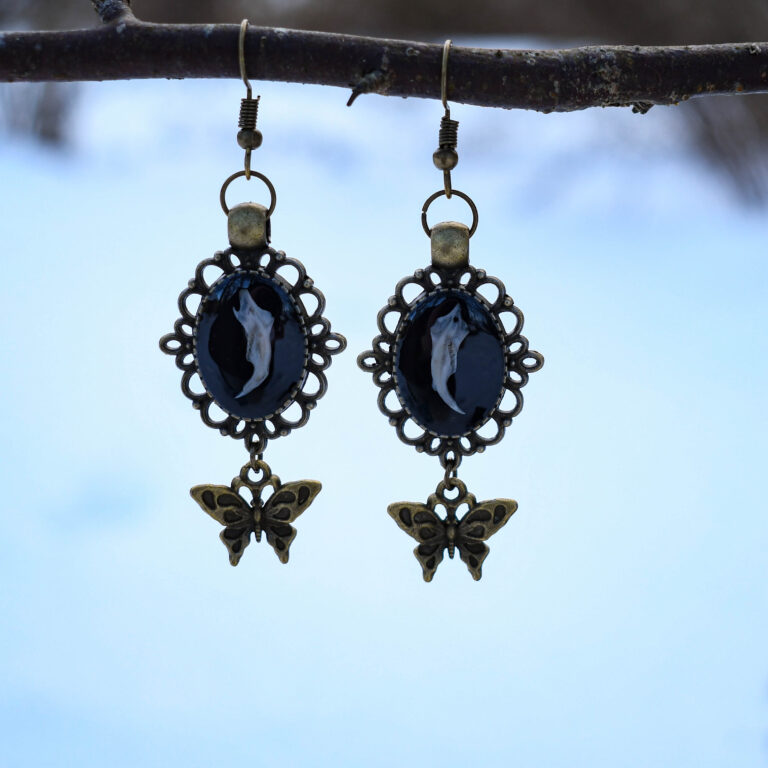 Hiire alalõualuu ja liblikaga kõrvarõngad