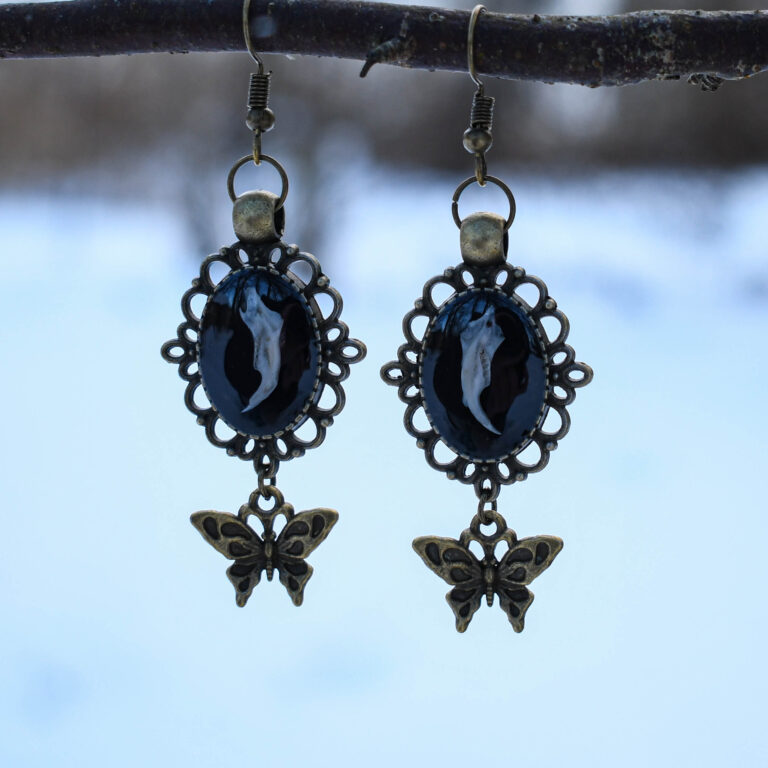 Hiire alalõualuu ja liblikaga kõrvarõngad