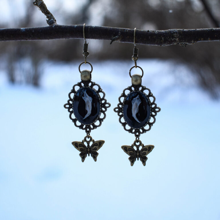 Hiire alalõualuu ja liblikaga kõrvarõngad