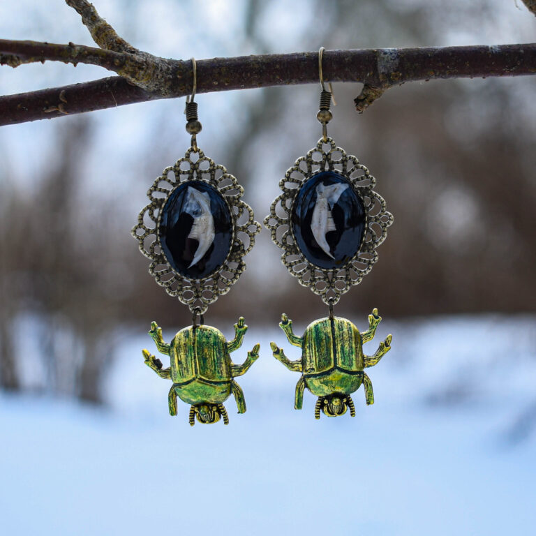 Hiire alalõualuu ja põrnikaga kõrvarõngad