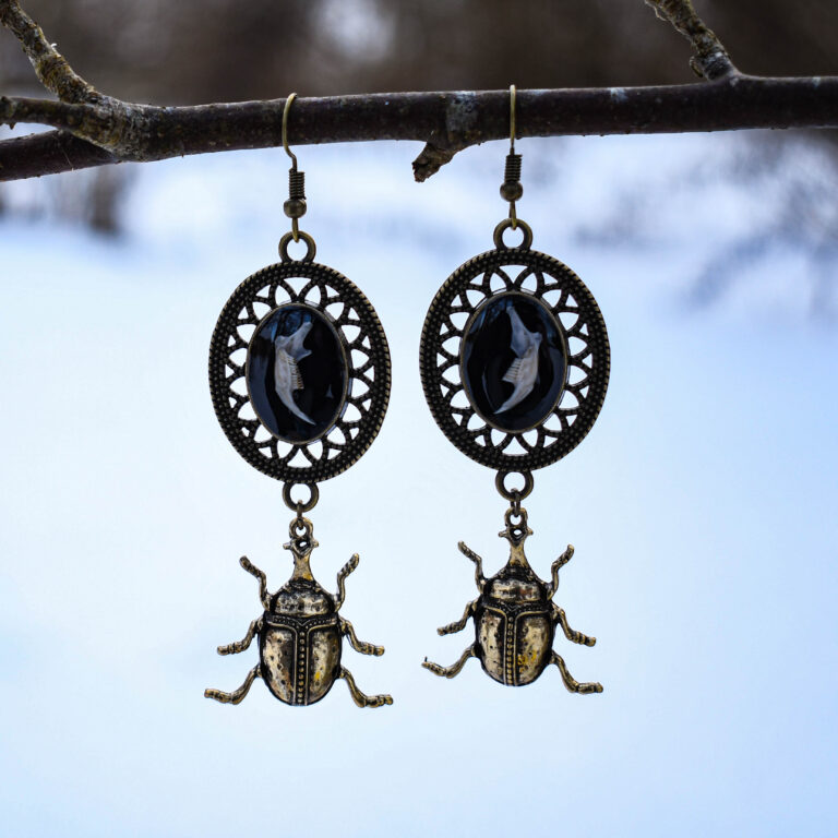 Hiire alalõualuu ja põrnikaga kõrvarõngad