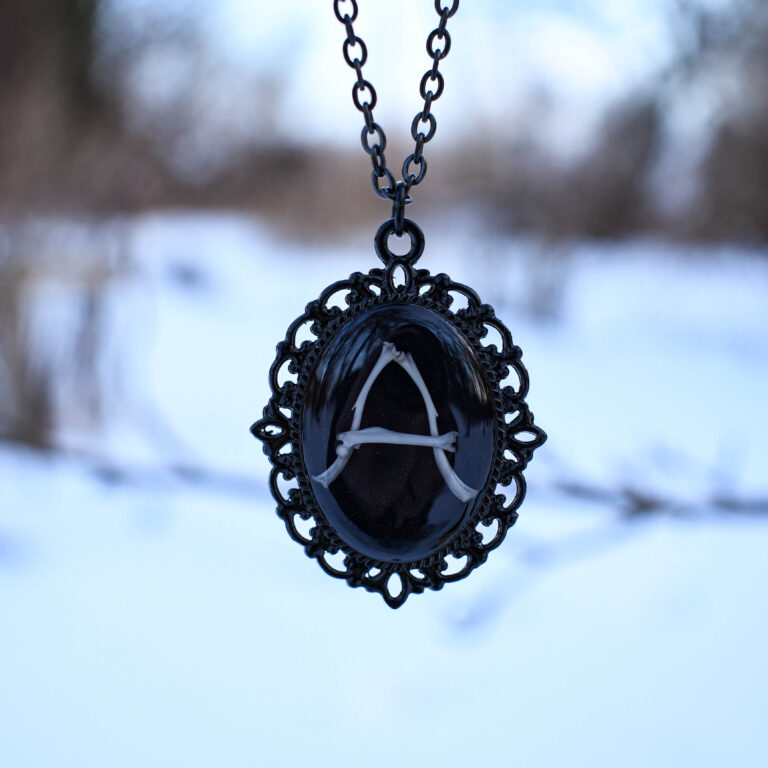 Hiire luudest enda valitud tähega kaelakee