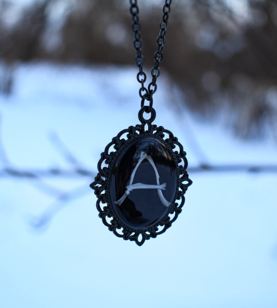 Hiire luudest enda valitud tähega kaelakee