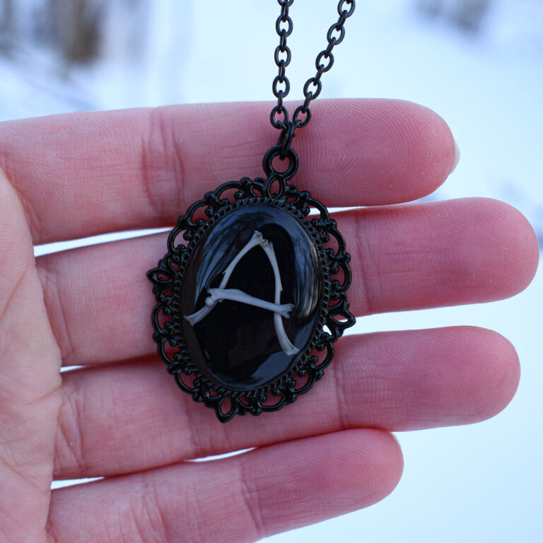 Hiire luudest enda valitud tähega kaelakee