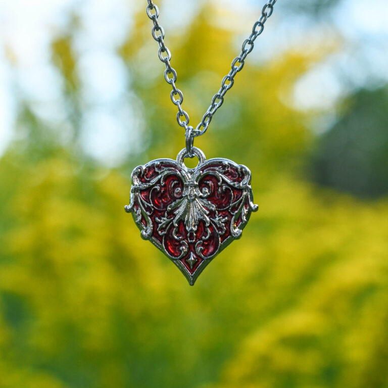 Filigraanse mustriga süda kaelakee