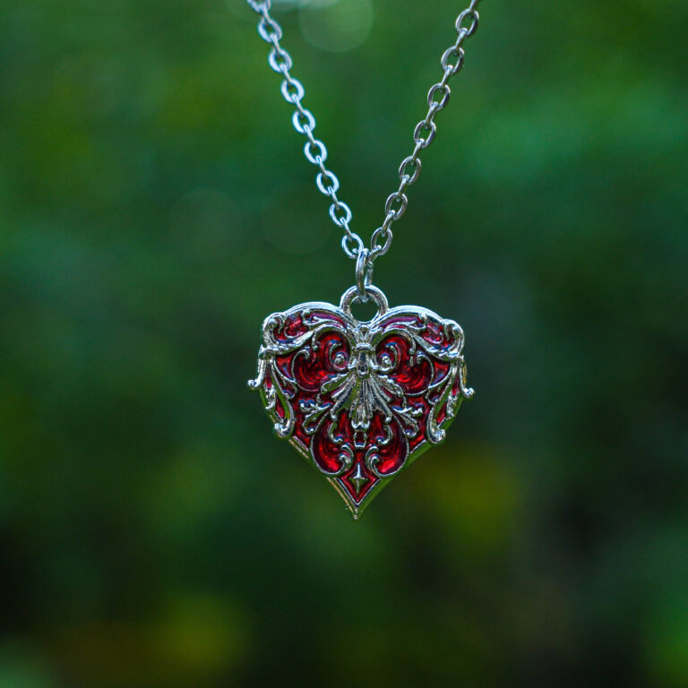 Filigraanse mustriga süda kaelakee