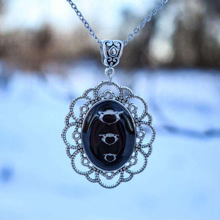 Hiire kolmest selgroo lülist kaelakee