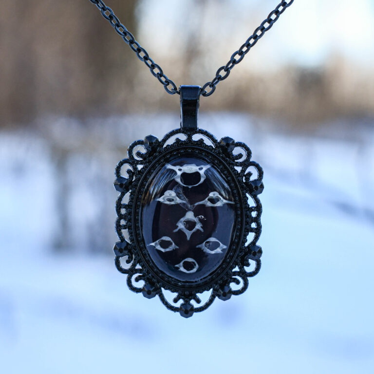 Hiire seitsmest selgroo lülist kaelakee