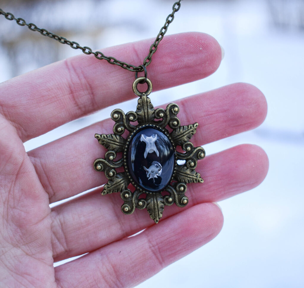 Hiire selgroolülidest kaelakee