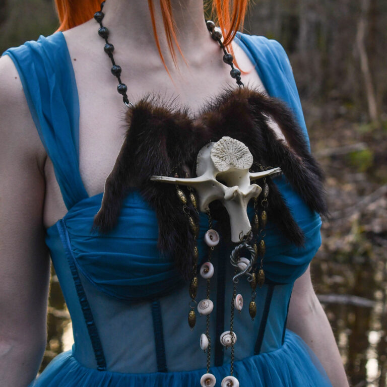 Põdra Selgroolüli ja nahkadega viikingi stiilis kaelakee