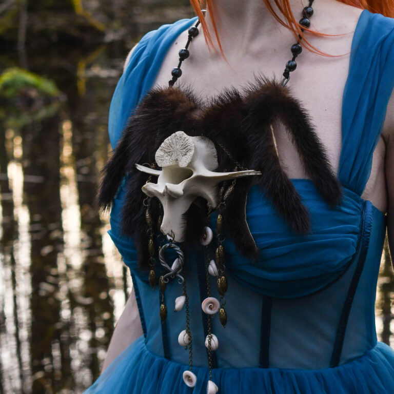 Põdra Selgroolüli ja nahkadega viikingi stiilis kaelakee