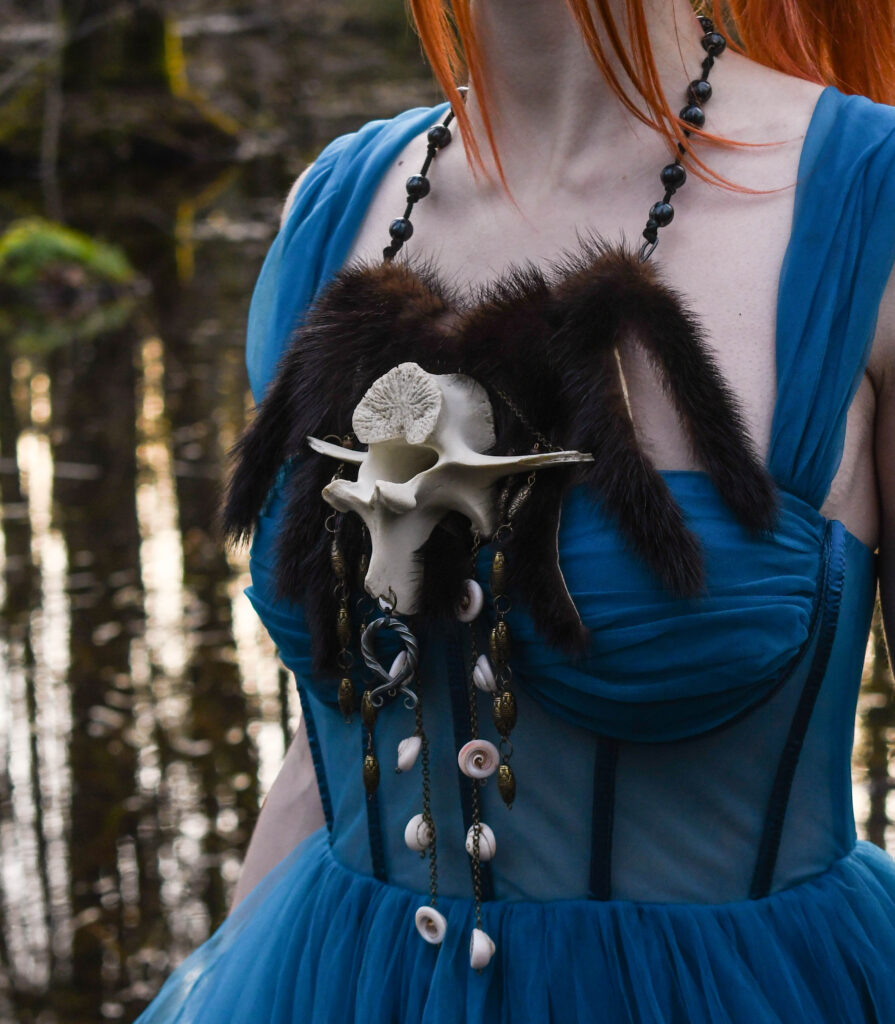 Põdra Selgroolüli ja nahkadega viikingi stiilis kaelakee