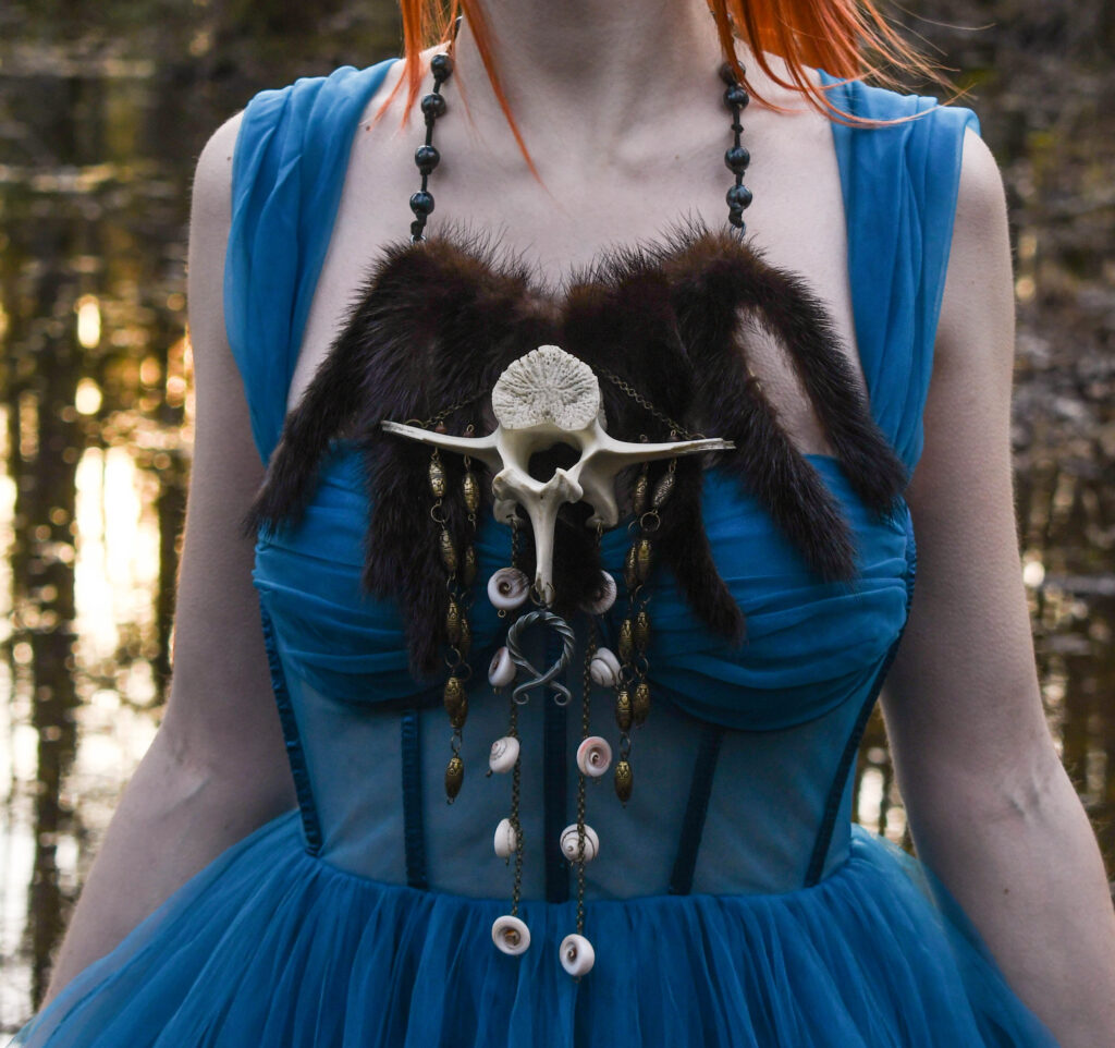 Põdra Selgroolüli ja nahkadega viikingi stiilis kaelakee