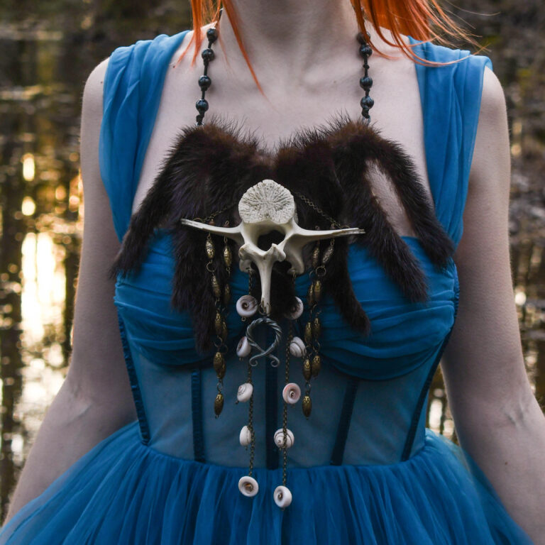 Põdra Selgroolüli ja nahkadega viikingi stiilis kaelakee