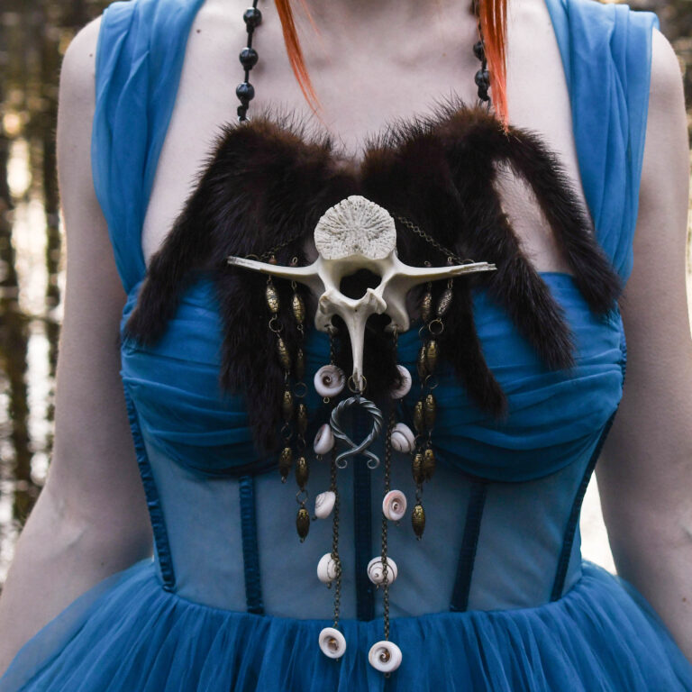 Põdra Selgroolüli ja nahkadega viikingi stiilis kaelakee