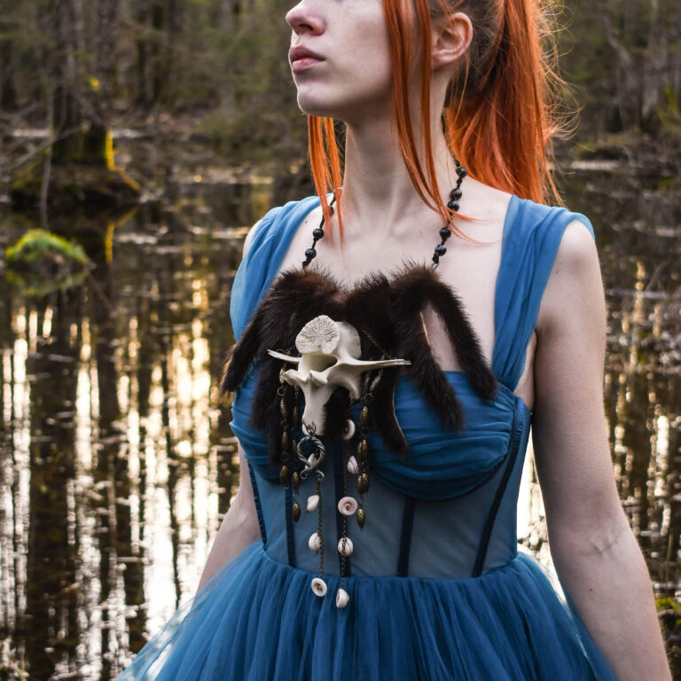 Põdra Selgroolüli ja nahkadega viikingi stiilis kaelakee