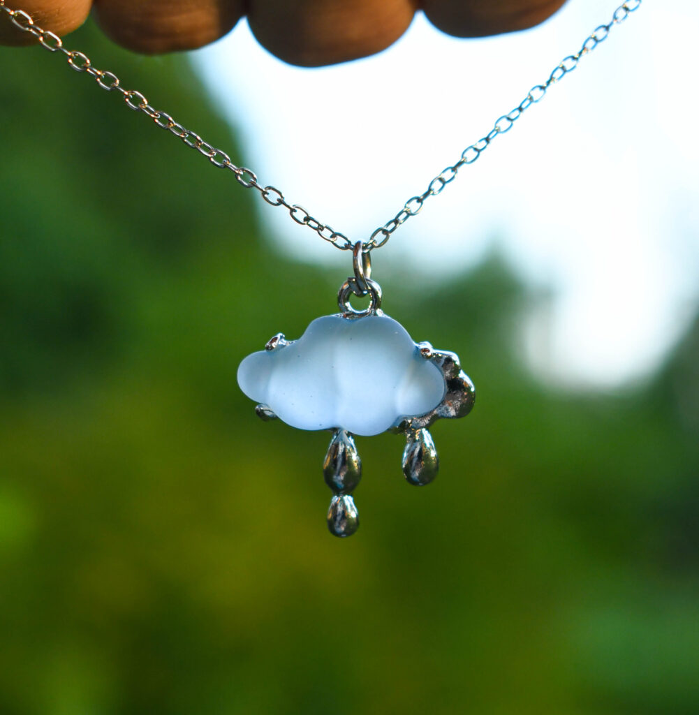 Sinakas vihmapilv kaelakee