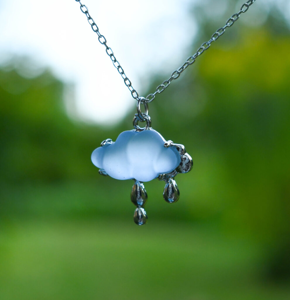 Sinakas vihmapilv kaelakee