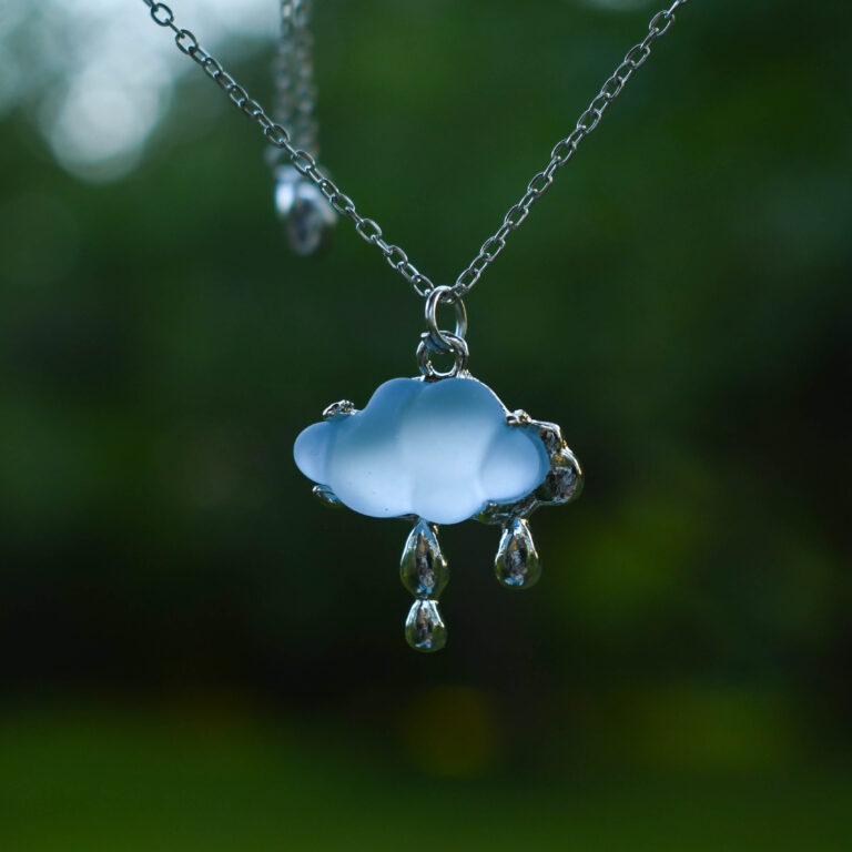 Sinakas vihmapilv kaelakee