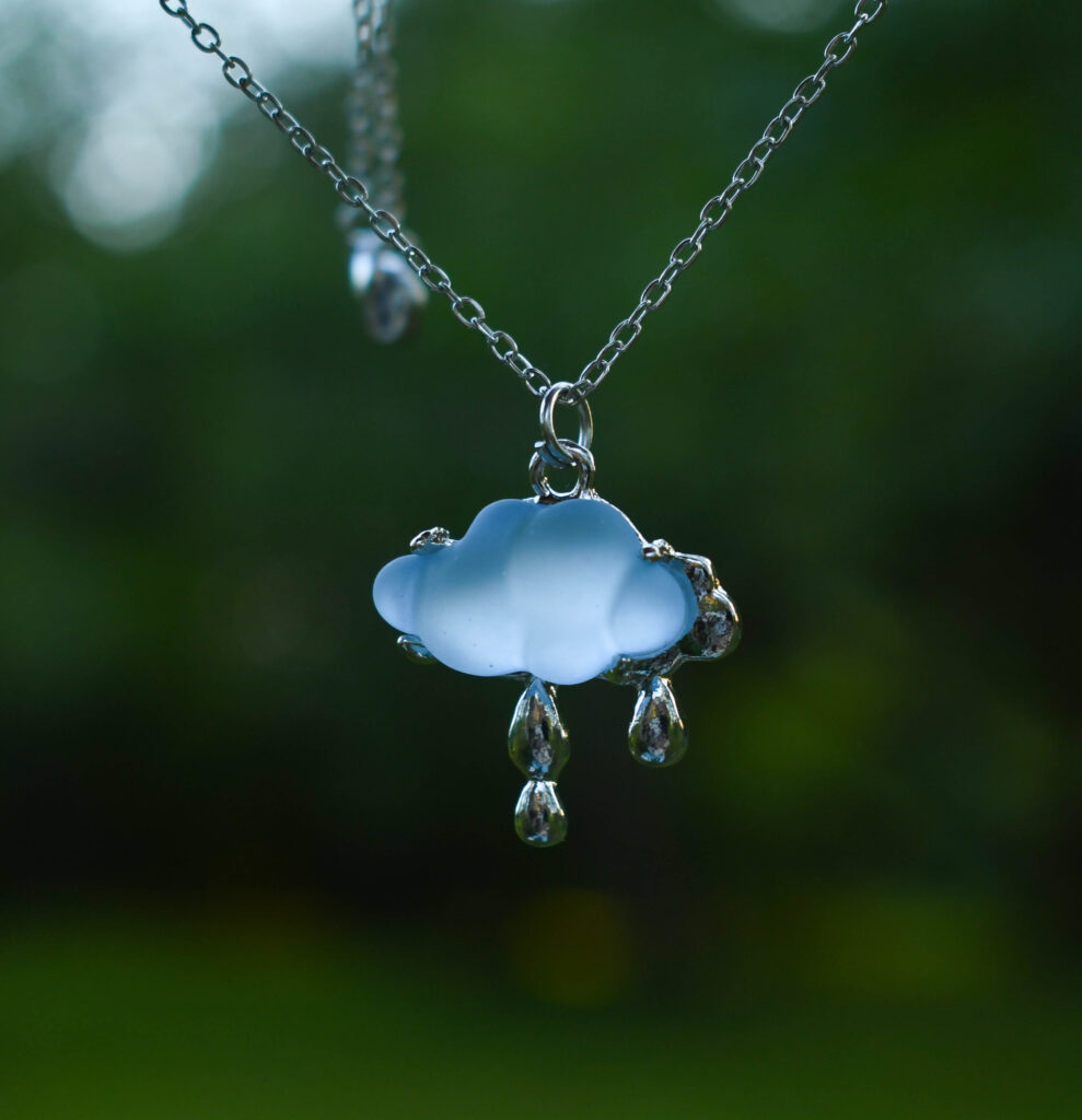 Sinakas vihmapilv kaelakee