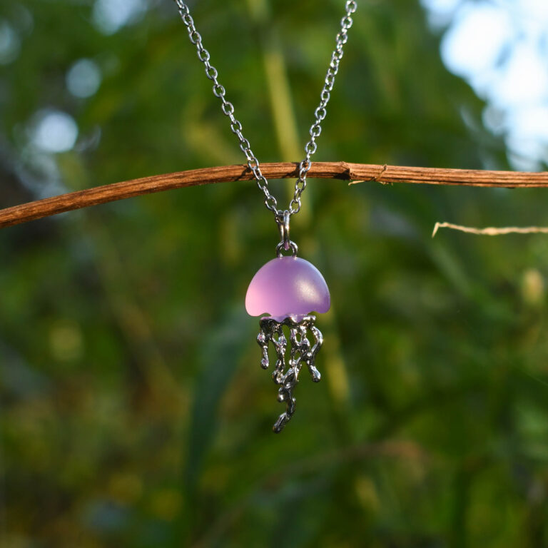 Lilla kuldne meduus kaelakee