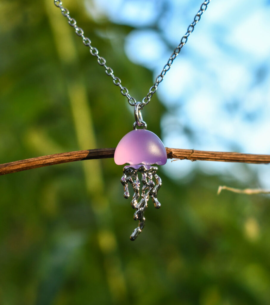 Lilla kuldne meduus kaelakee