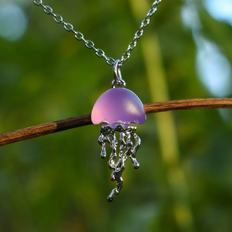 Lilla kuldne meduus kaelakee