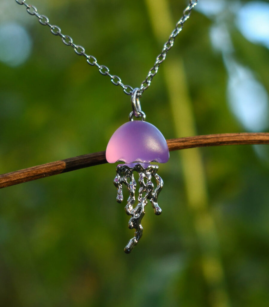 Lilla kuldne meduus kaelakee