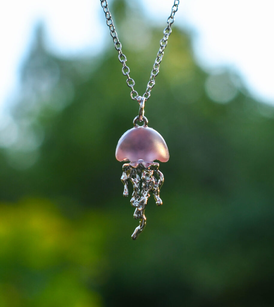 Roosa Hõbedane meduus kaelakee