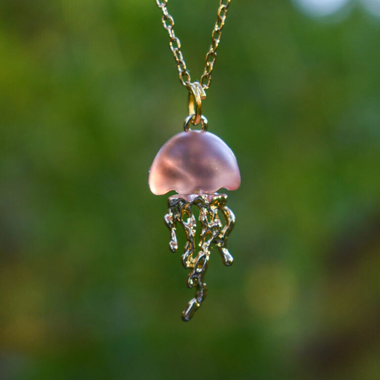 Roosa kuldne meduus kaelakee